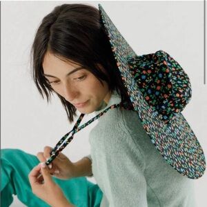 BAGGU Floral Black Wide-Brim Hat 💐 never worn